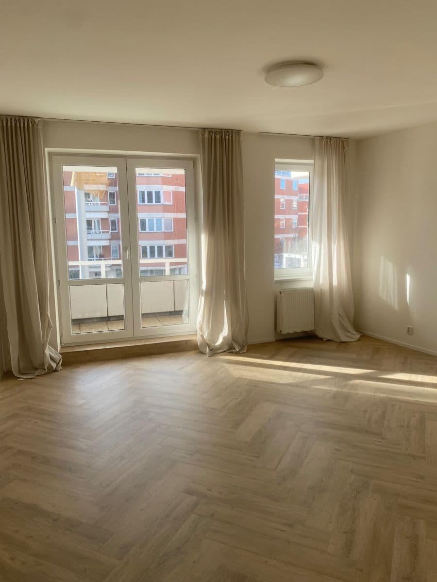 Prenájom bytu 3-izbový 100 m², U Kříže, Praha, Praha Prenájom bytu 3-izbový 100 m², U Kříže, Praha, Praha