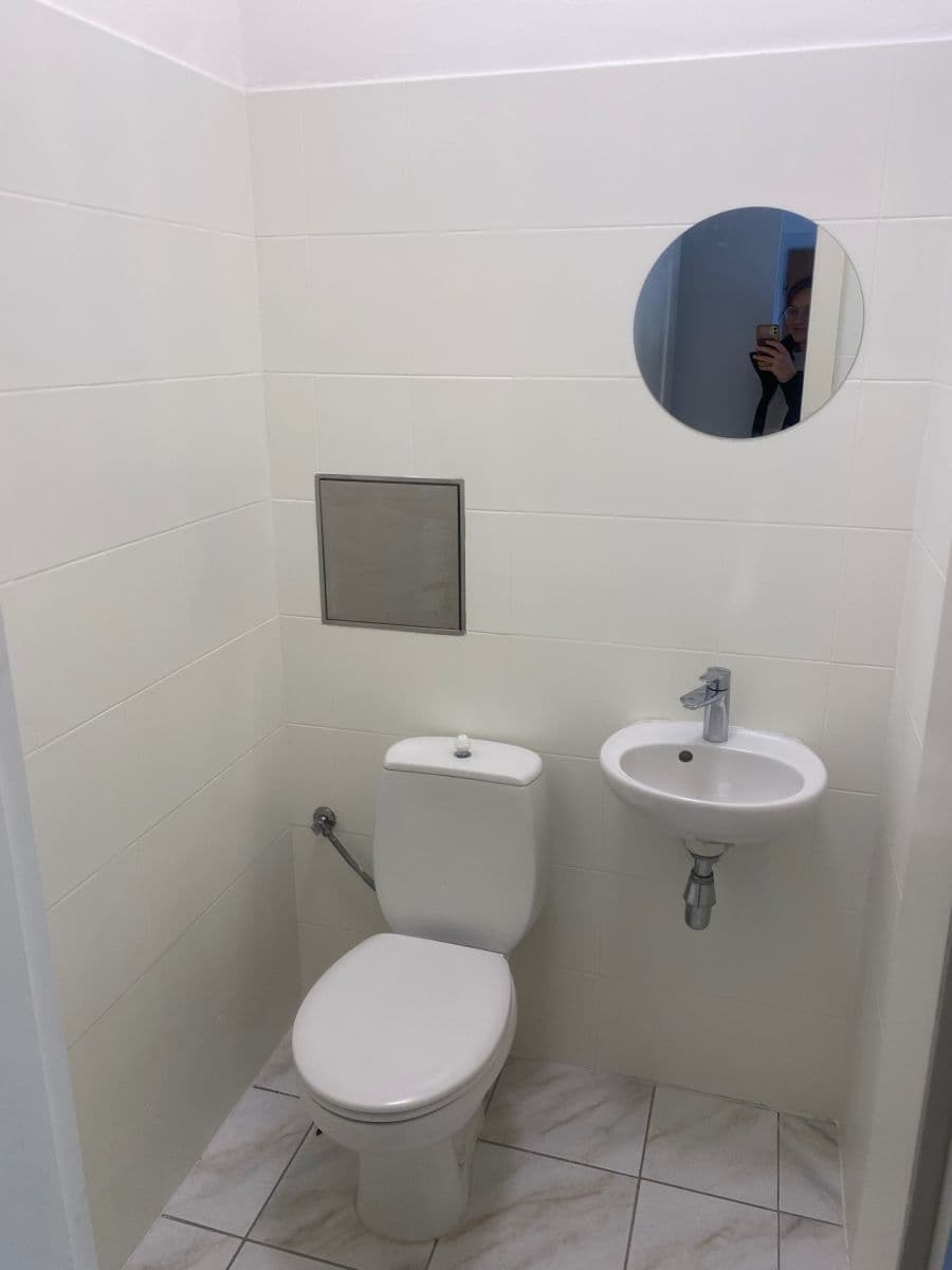 Prenájom bytu 3-izbový 100 m², U Kříže, Praha, Praha Prenájom bytu 3-izbový 100 m², U Kříže, Praha, Praha