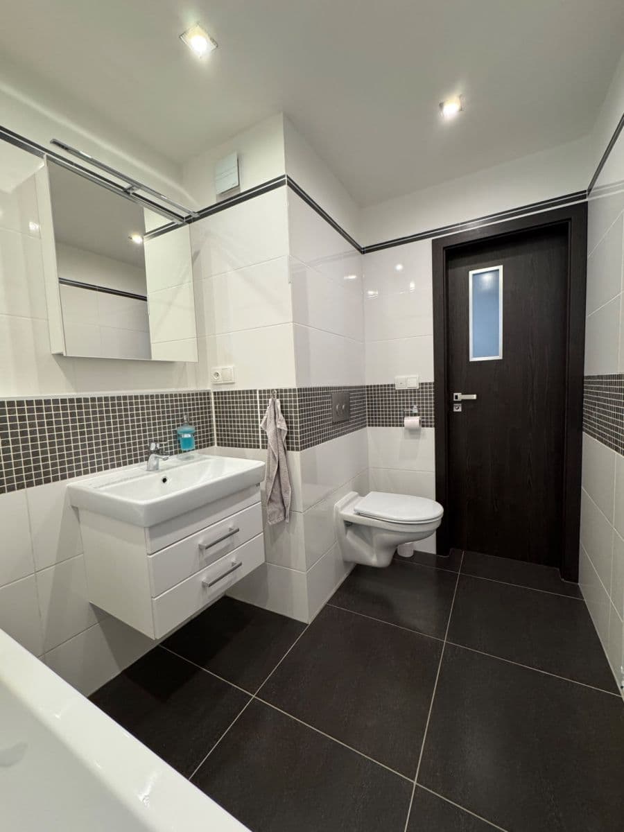 Prenájom bytu 3-izbový 90 m², Stoliční, Děčín, Ústecký kraj Prenájom bytu 3-izbový 90 m², Stoliční, Děčín, Ústecký kraj