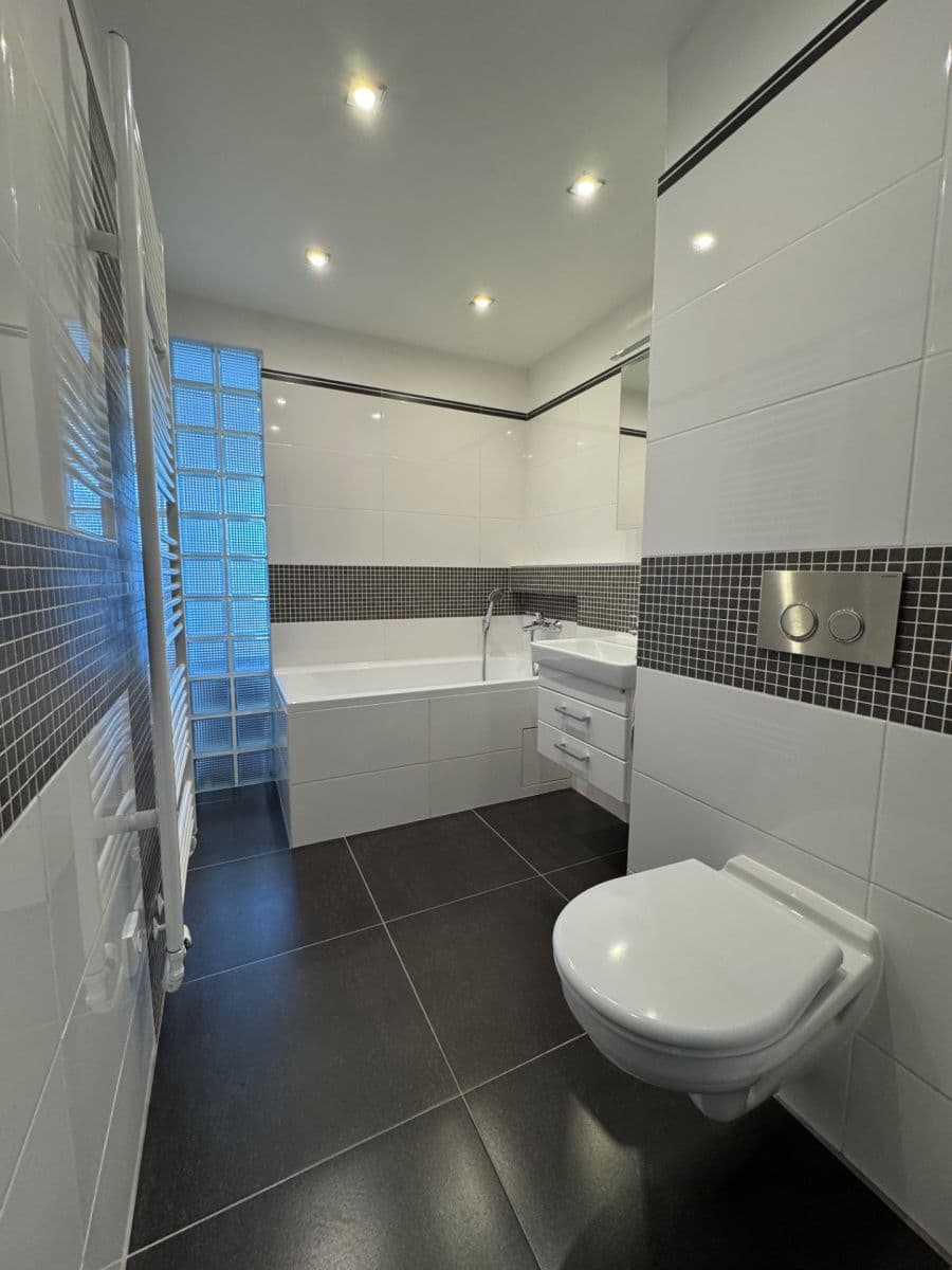 Prenájom bytu 3-izbový 90 m², Stoliční, Děčín, Ústecký kraj Prenájom bytu 3-izbový 90 m², Stoliční, Děčín, Ústecký kraj