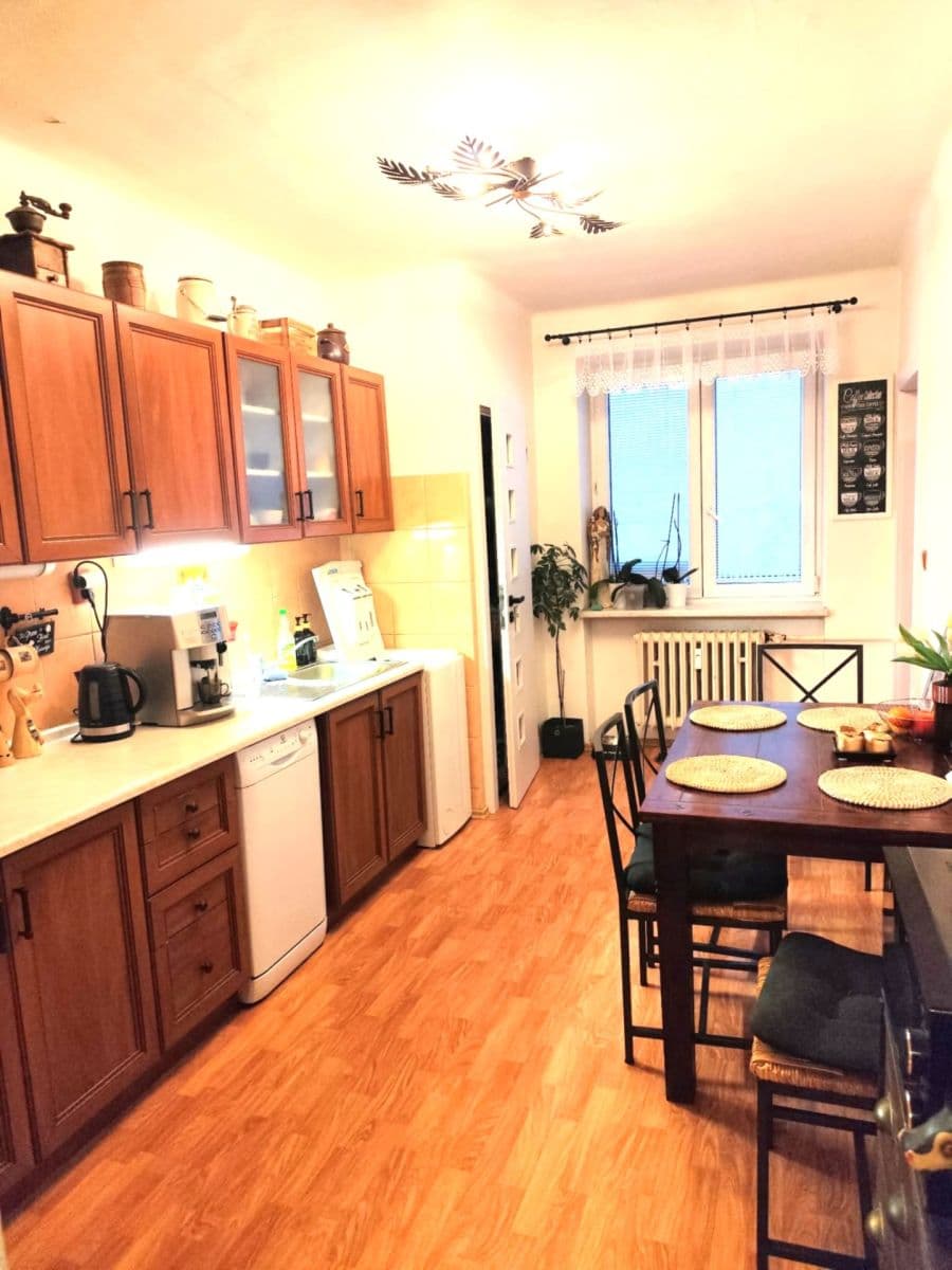 Predaj bytu 3-izbový 83 m², Dr. E. Beneše, Bruntál, Moravskoslezský kraj Predaj bytu 3-izbový 83 m², Dr. E. Beneše, Bruntál, Moravskoslezský kraj