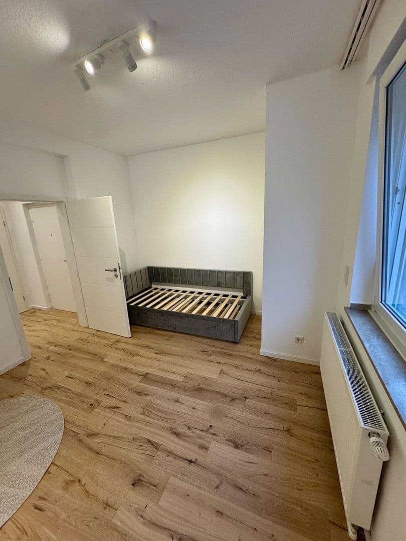 Prenájom bytu 1-izbový 28 m², Marsiliusstraße 93, Köln, Severné Porýnie - Westfálsko Prenájom bytu 1-izbový 28 m², Marsiliusstraße 93, Köln, Severné Porýnie - Westfálsko