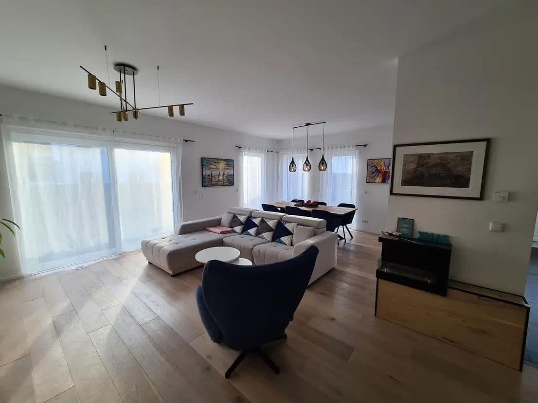 Predaj domu 131 m², pozemek 288 m², Bruckmühl, Bavorsko Predaj domu 131 m², pozemek 288 m², Bruckmühl, Bavorsko