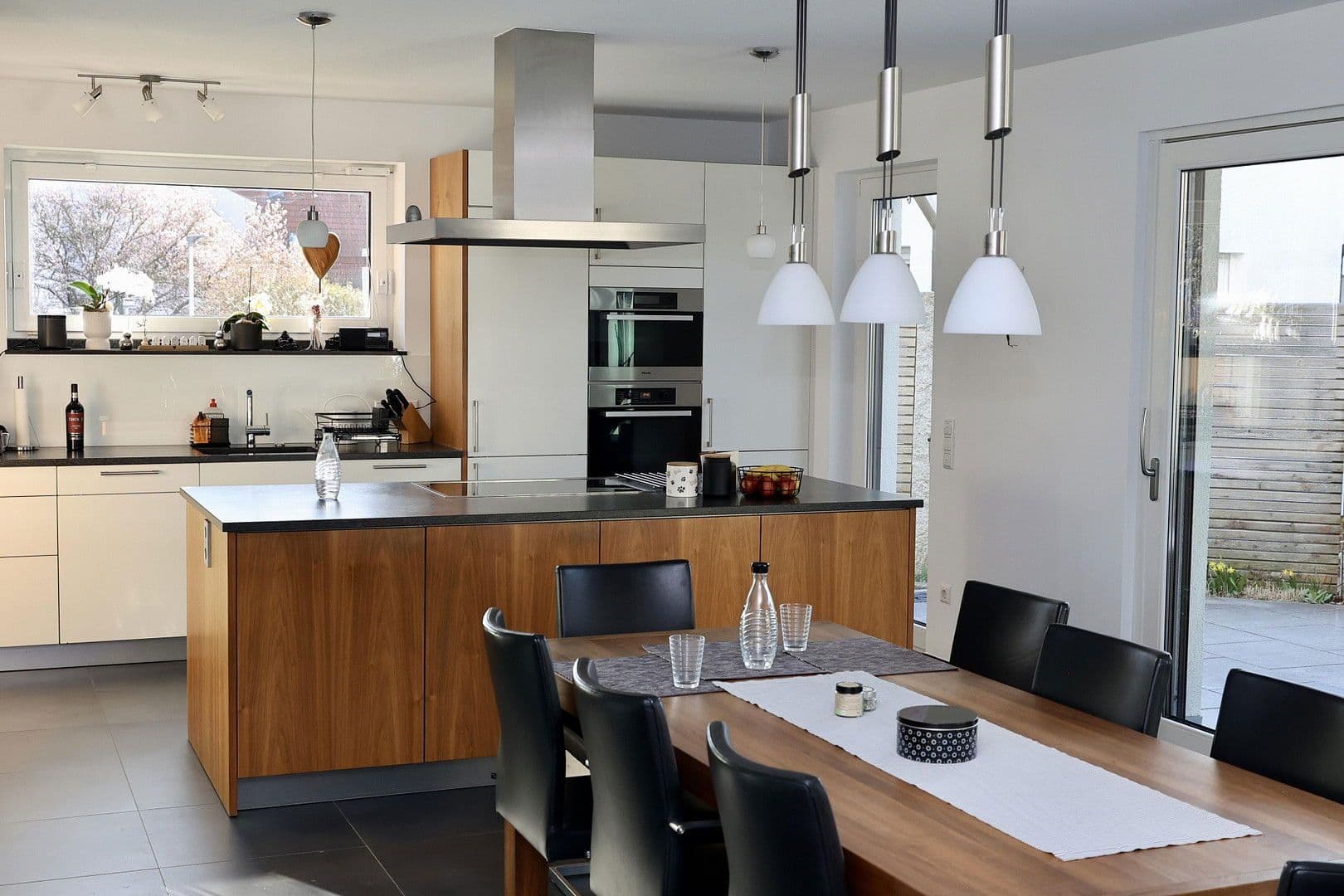 Predaj domu 183 m², pozemek 483 m², Ludwigsburg, Bádensko-Wurttembersko Predaj domu 183 m², pozemek 483 m², Ludwigsburg, Bádensko-Wurttembersko