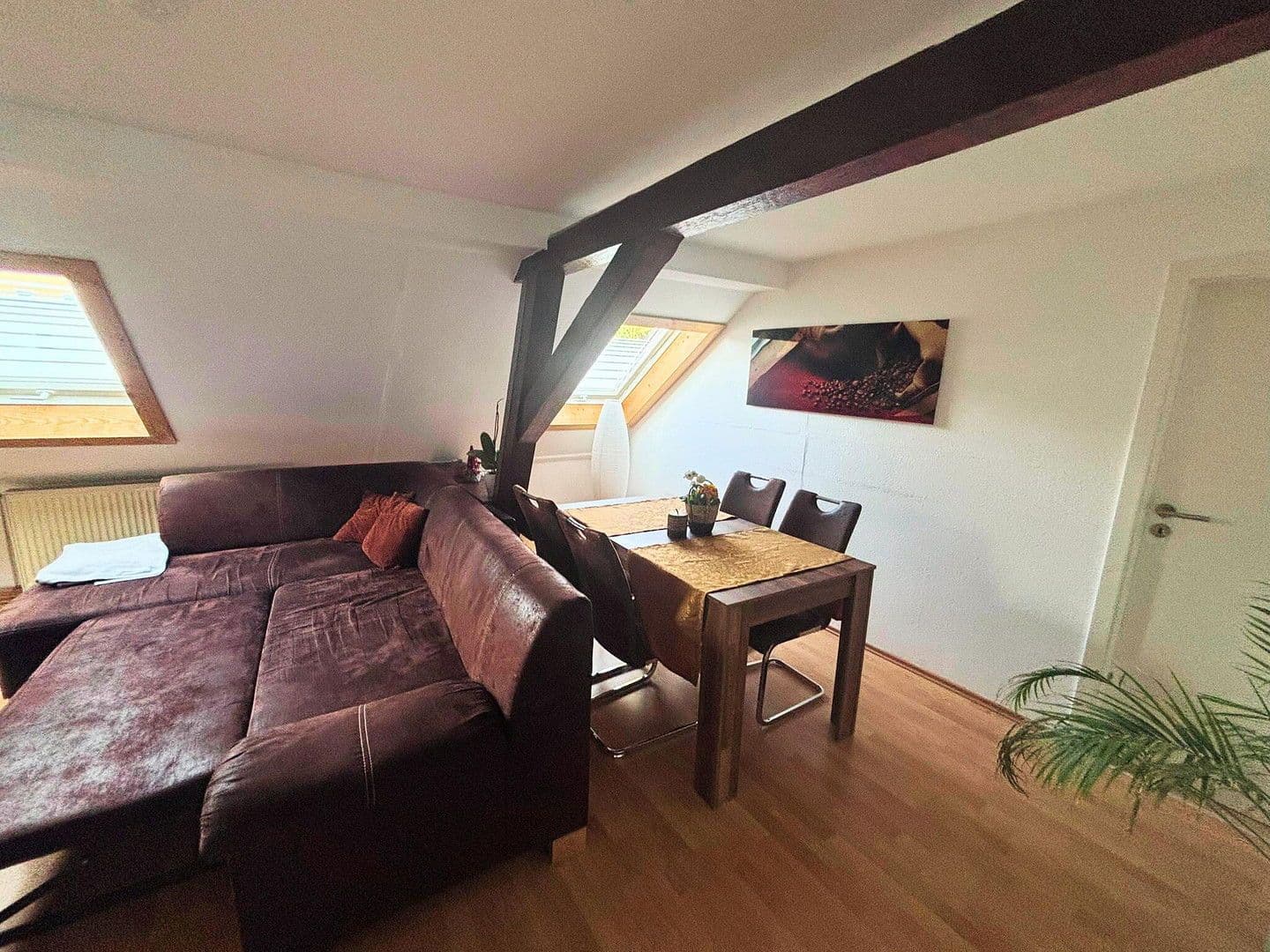 Prenájom bytu 4-izbový 132 m², Hoferstr. 7, Gefell, Durínsko Prenájom bytu 4-izbový 132 m², Hoferstr. 7, Gefell, Durínsko