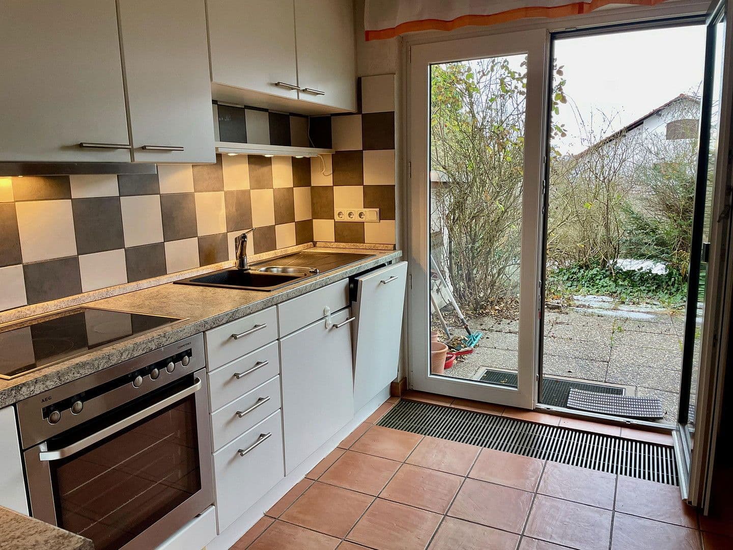 Predaj domu 174 m², pozemek 651 m², Friedrichsdorf, Hesensko Predaj domu 174 m², pozemek 651 m², Friedrichsdorf, Hesensko