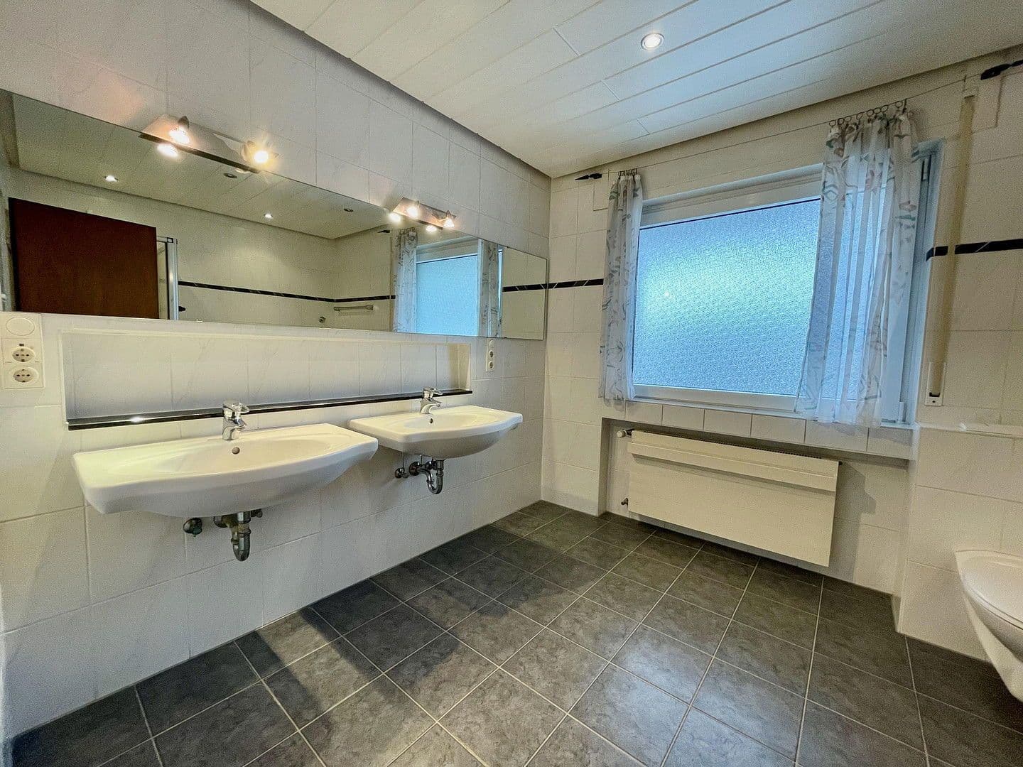 Predaj domu 174 m², pozemek 651 m², Friedrichsdorf, Hesensko Predaj domu 174 m², pozemek 651 m², Friedrichsdorf, Hesensko