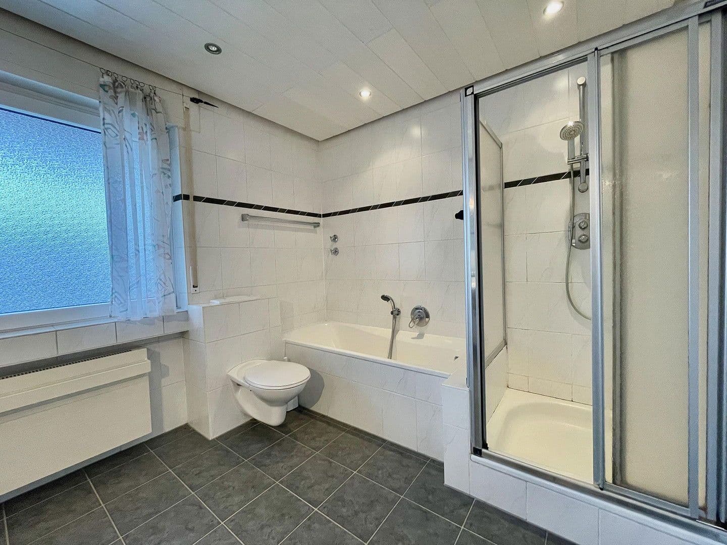 Predaj domu 174 m², pozemek 651 m², Friedrichsdorf, Hesensko Predaj domu 174 m², pozemek 651 m², Friedrichsdorf, Hesensko