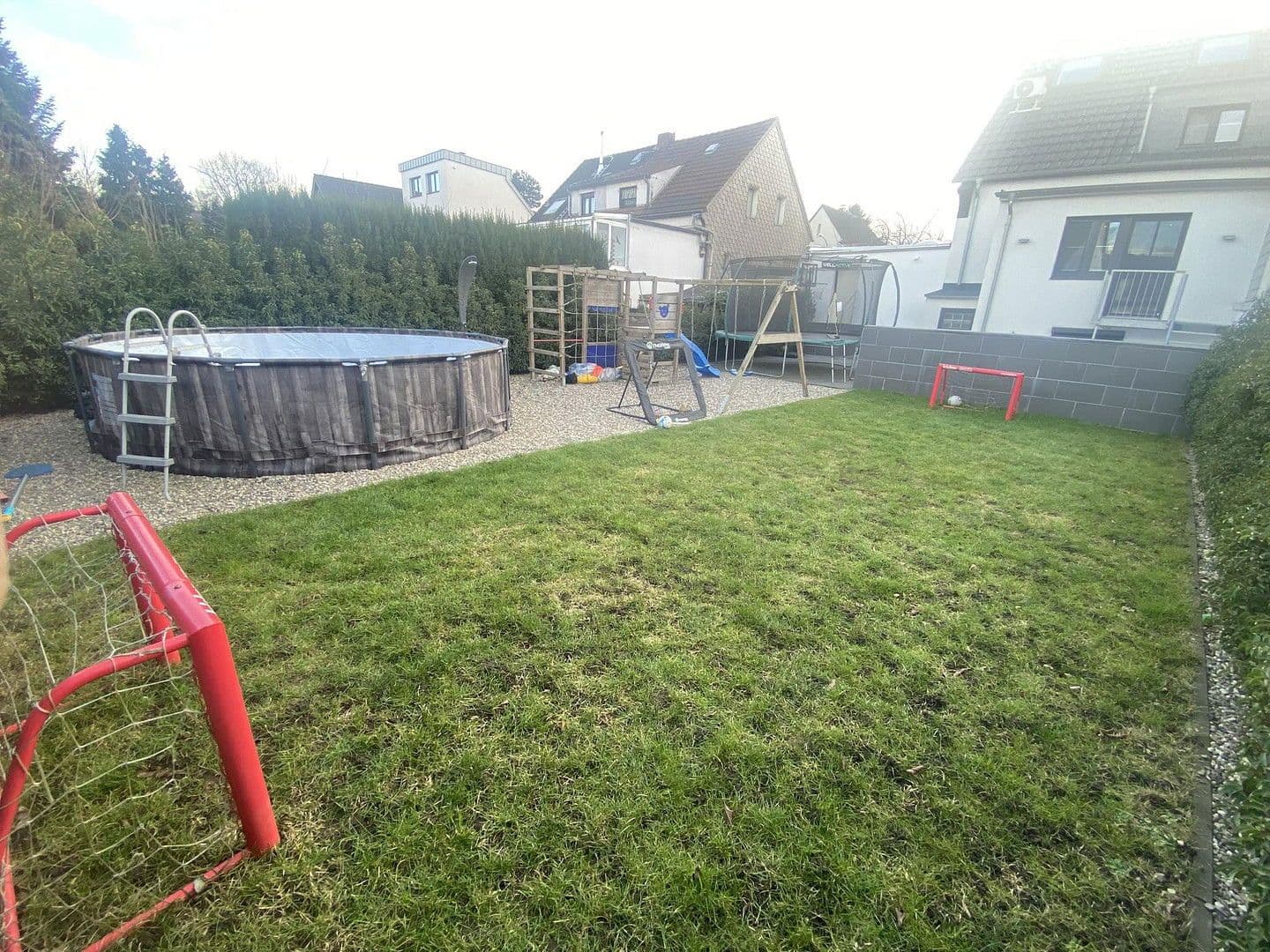 Predaj domu 120 m², pozemek 400 m², An der Schanzenbrücke 14, Duisburg, Severné Porýnie - Westfálsko Predaj domu 120 m², pozemek 400 m², An der Schanzenbrücke 14, Duisburg, Severné Porýnie - Westfálsko
