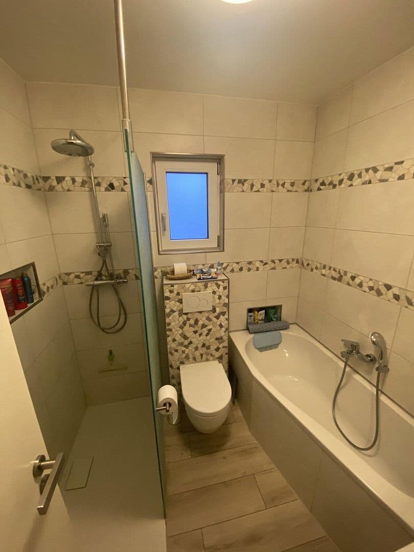 Predaj domu 120 m², pozemek 400 m², An der Schanzenbrücke 14, Duisburg, Severné Porýnie - Westfálsko Predaj domu 120 m², pozemek 400 m², An der Schanzenbrücke 14, Duisburg, Severné Porýnie - Westfálsko