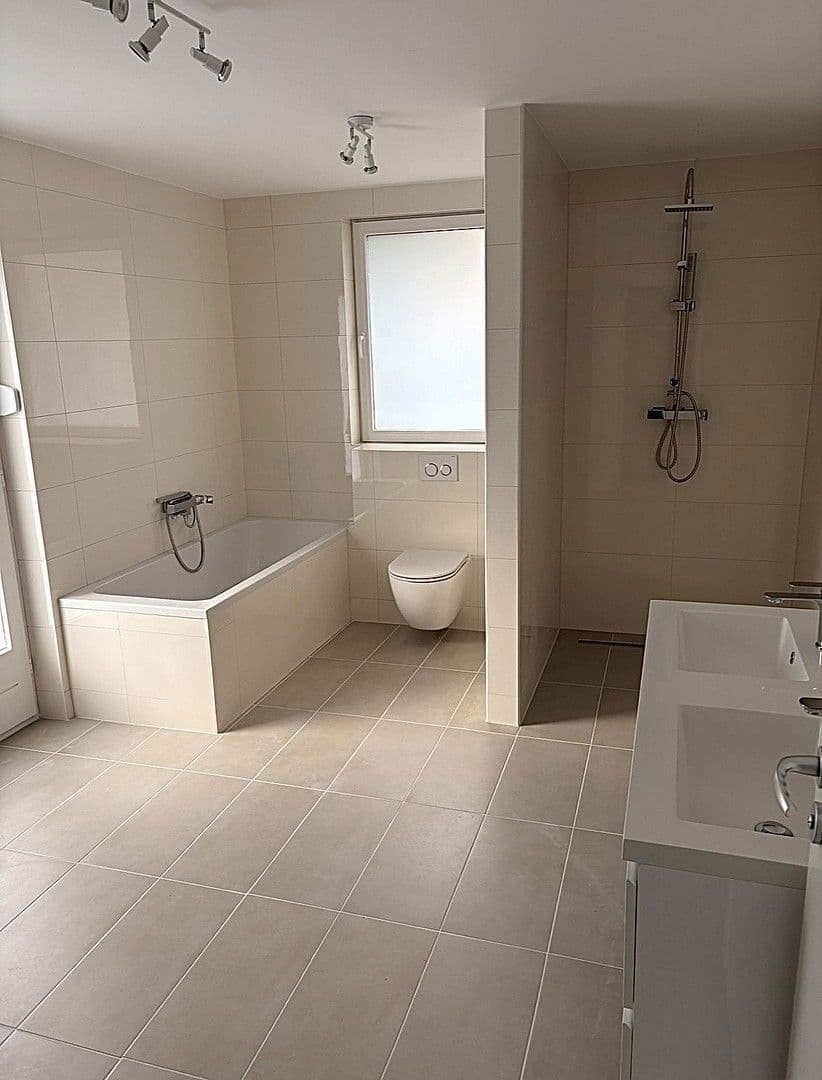 Predaj domu 173 m², pozemek 584 m², Edith-Stein-Straße 34, Wuppertal, Severné Porýnie - Westfálsko Predaj domu 173 m², pozemek 584 m², Edith-Stein-Straße 34, Wuppertal, Severné Porýnie - Westfálsko