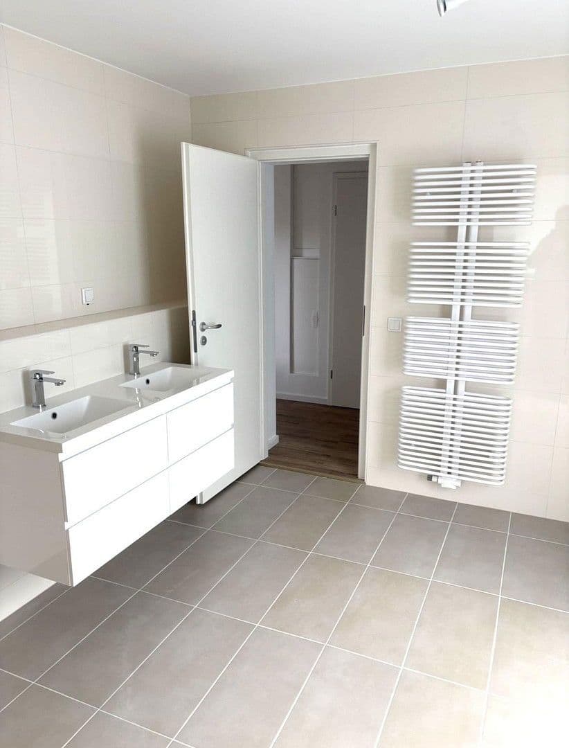 Predaj domu 173 m², pozemek 584 m², Edith-Stein-Straße 34, Wuppertal, Severné Porýnie - Westfálsko Predaj domu 173 m², pozemek 584 m², Edith-Stein-Straße 34, Wuppertal, Severné Porýnie - Westfálsko