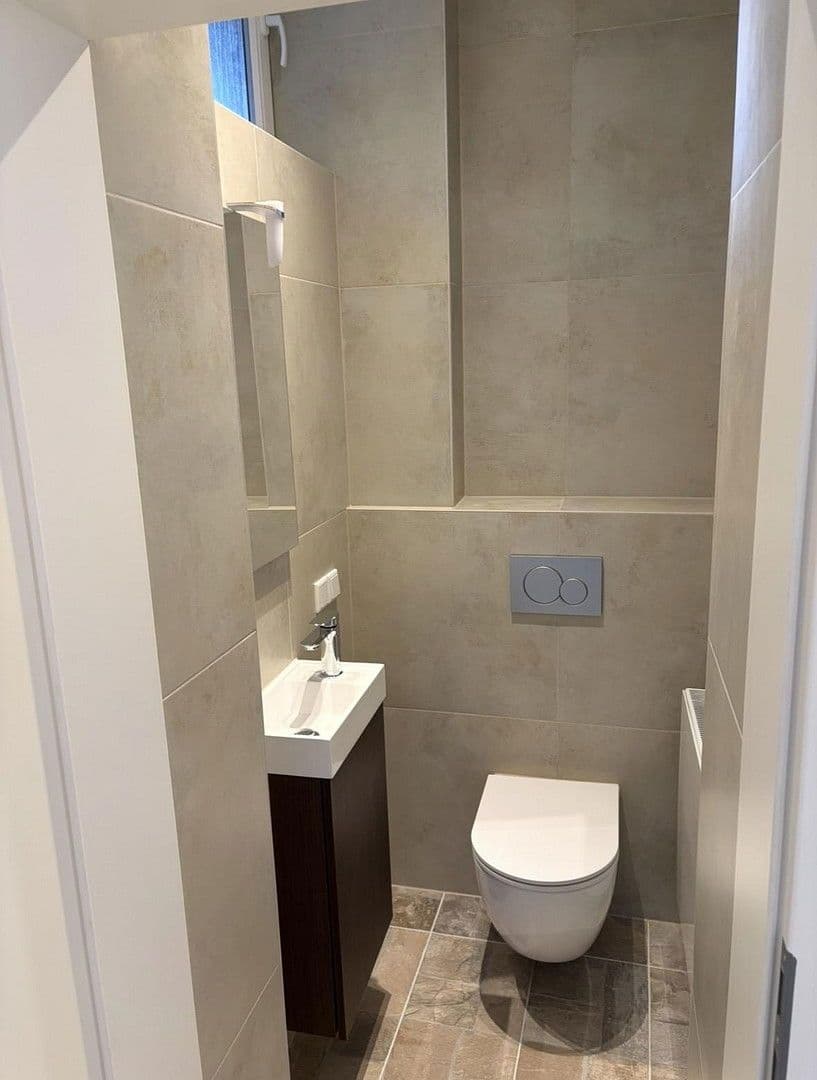 Predaj domu 173 m², pozemek 584 m², Edith-Stein-Straße 34, Wuppertal, Severné Porýnie - Westfálsko Predaj domu 173 m², pozemek 584 m², Edith-Stein-Straße 34, Wuppertal, Severné Porýnie - Westfálsko