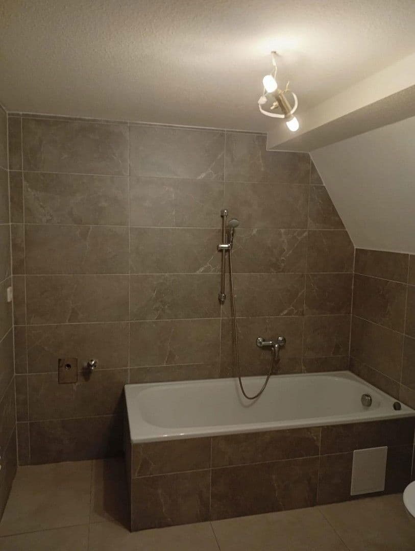 Prenájom bytu 3-izbový 65 m², Jakobstraße 35, Naumburg (Saale), Sasko-Anhaltsko Prenájom bytu 3-izbový 65 m², Jakobstraße 35, Naumburg (Saale), Sasko-Anhaltsko