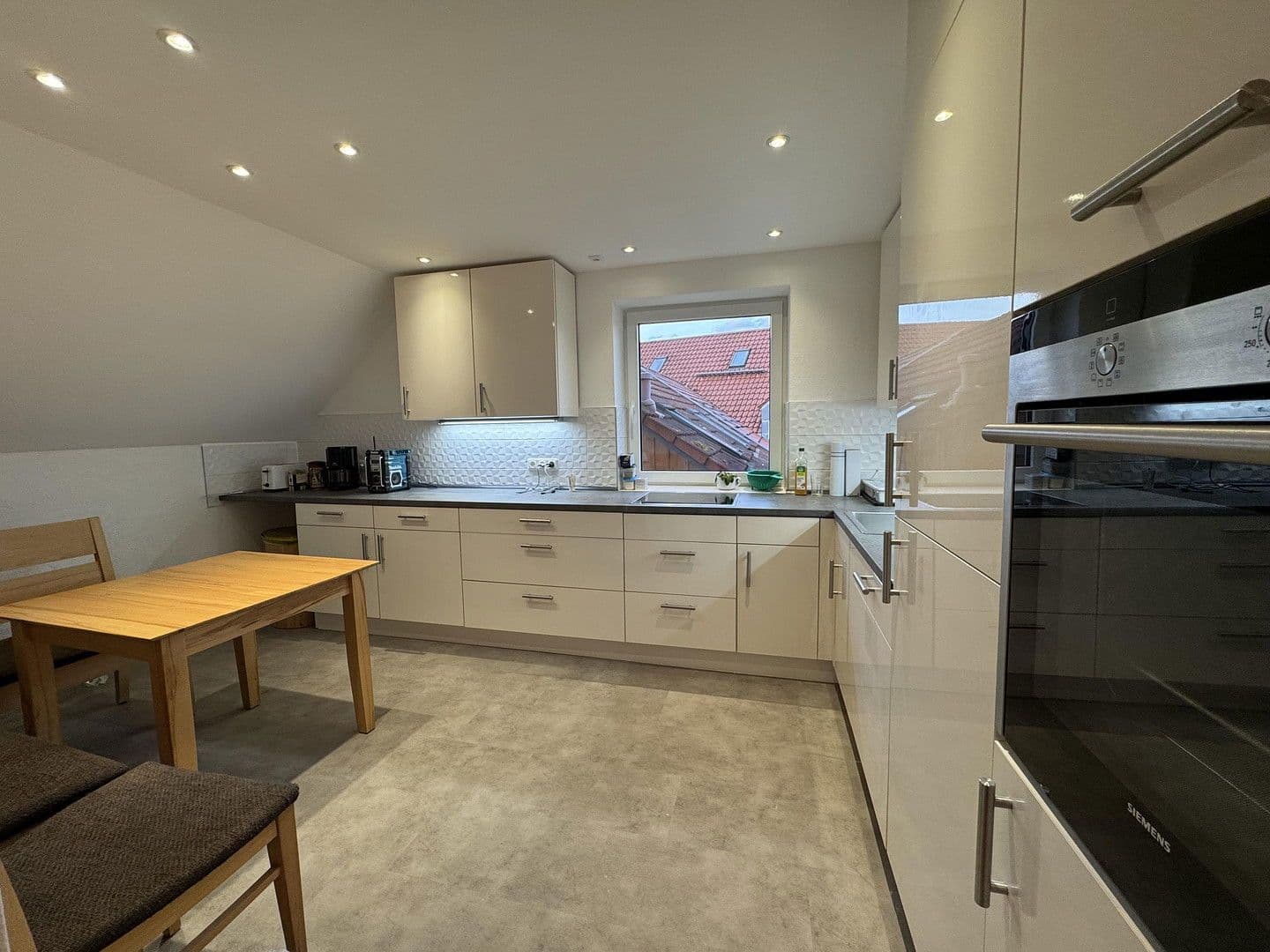 Prenájom bytu 5-izbový 120 m², Massenhausen, Bavorsko Prenájom bytu 5-izbový 120 m², Massenhausen, Bavorsko