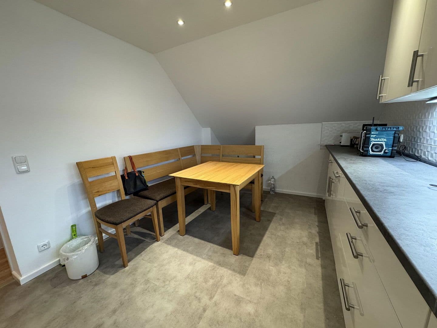 Prenájom bytu 5-izbový 120 m², Massenhausen, Bavorsko Prenájom bytu 5-izbový 120 m², Massenhausen, Bavorsko