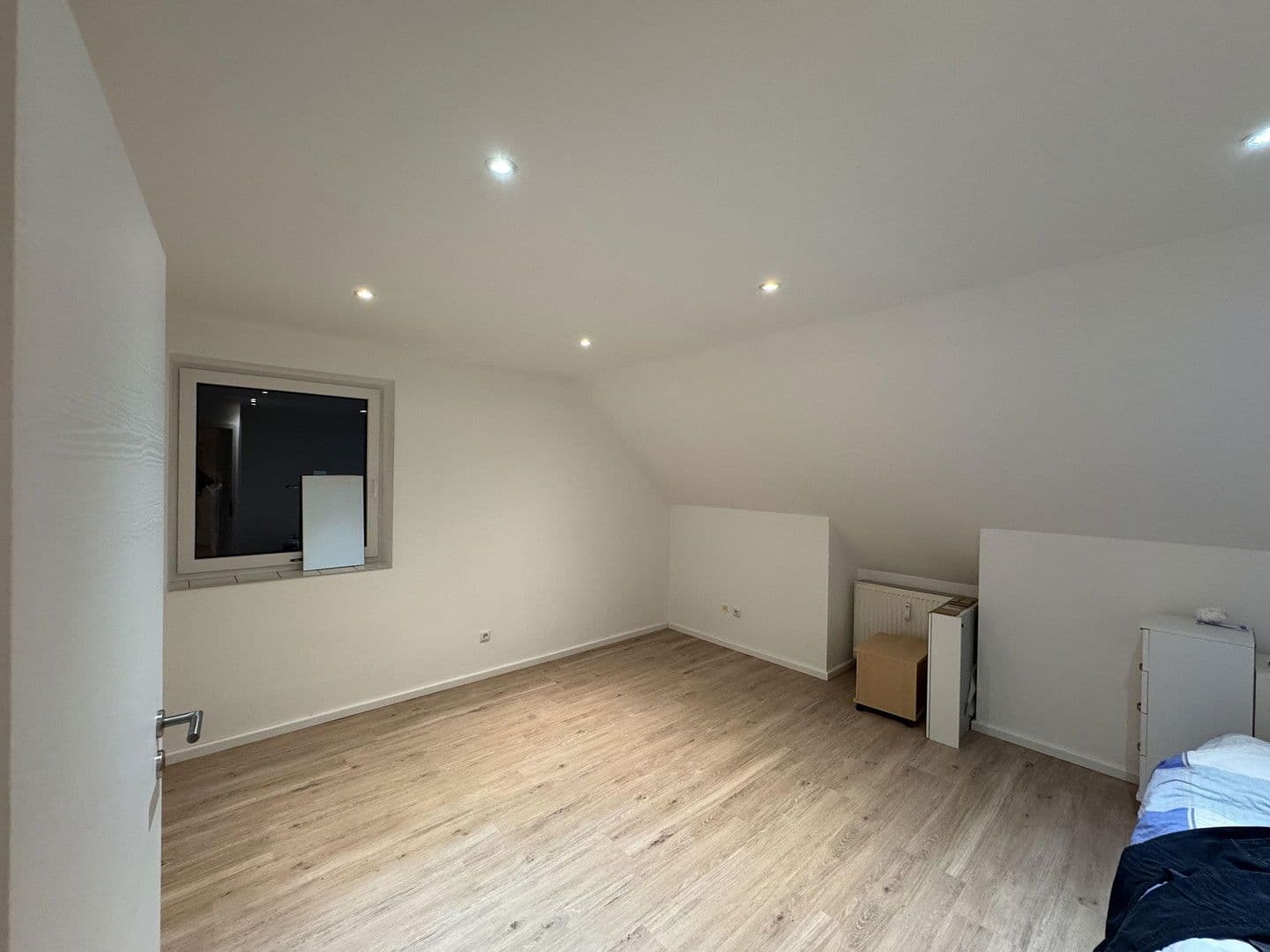 Prenájom bytu 5-izbový 120 m², Massenhausen, Bavorsko Prenájom bytu 5-izbový 120 m², Massenhausen, Bavorsko