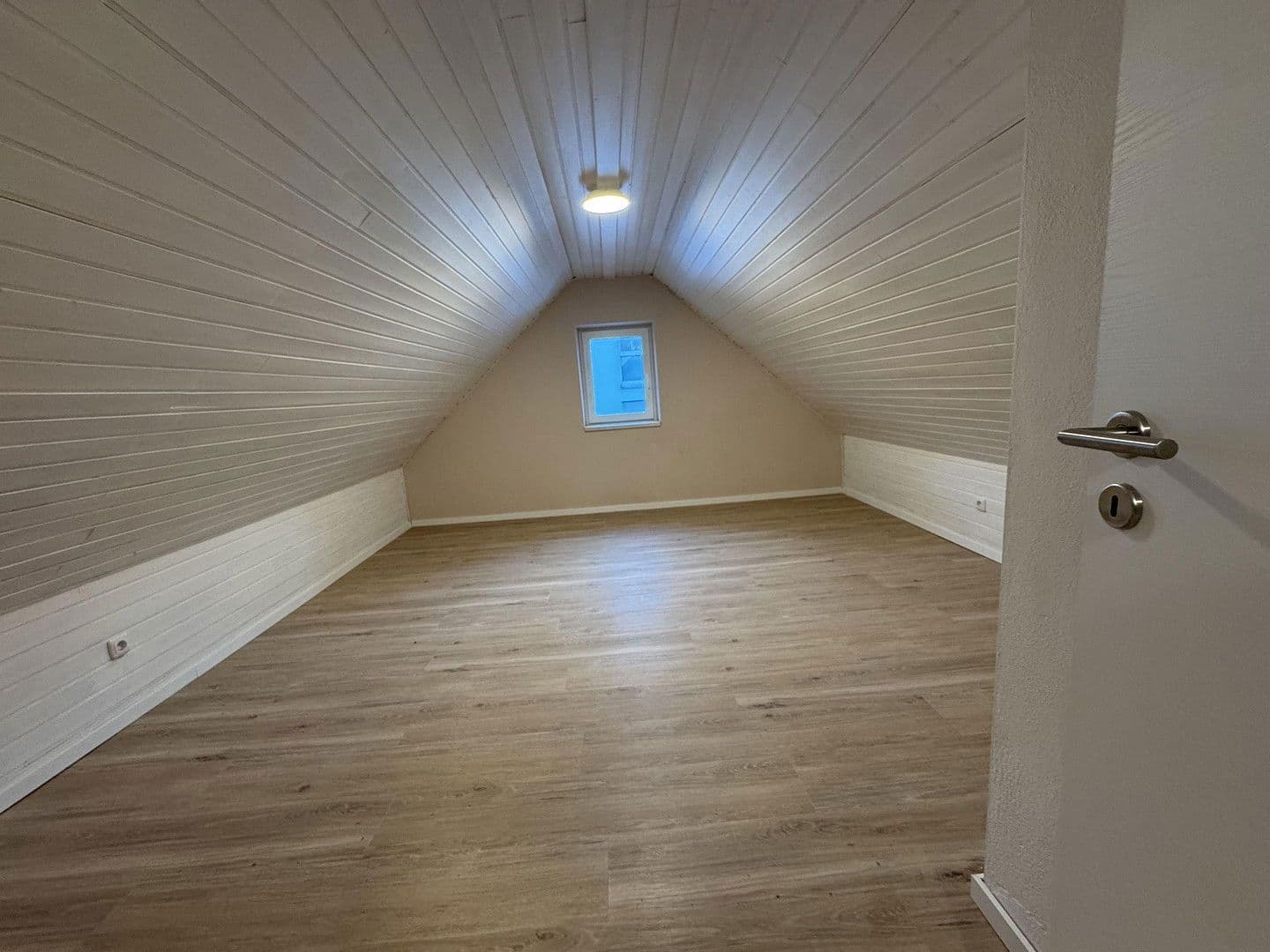 Prenájom bytu 5-izbový 120 m², Massenhausen, Bavorsko Prenájom bytu 5-izbový 120 m², Massenhausen, Bavorsko