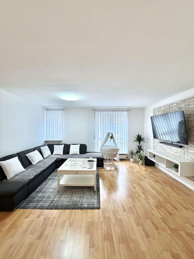 Prenájom bytu 3-izbový 82 m², Kriegsstraße 2, Pforzheim, Bádensko-Wurttembersko Prenájom bytu 3-izbový 82 m², Kriegsstraße 2, Pforzheim, Bádensko-Wurttembersko