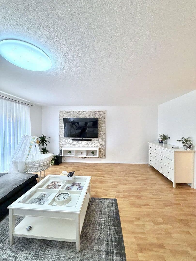 Prenájom bytu 3-izbový 82 m², Kriegsstraße 2, Pforzheim, Bádensko-Wurttembersko Prenájom bytu 3-izbový 82 m², Kriegsstraße 2, Pforzheim, Bádensko-Wurttembersko