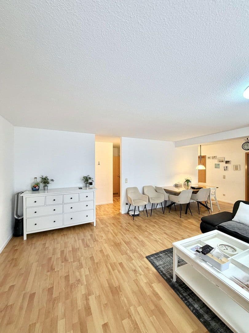 Prenájom bytu 3-izbový 82 m², Kriegsstraße 2, Pforzheim, Bádensko-Wurttembersko Prenájom bytu 3-izbový 82 m², Kriegsstraße 2, Pforzheim, Bádensko-Wurttembersko