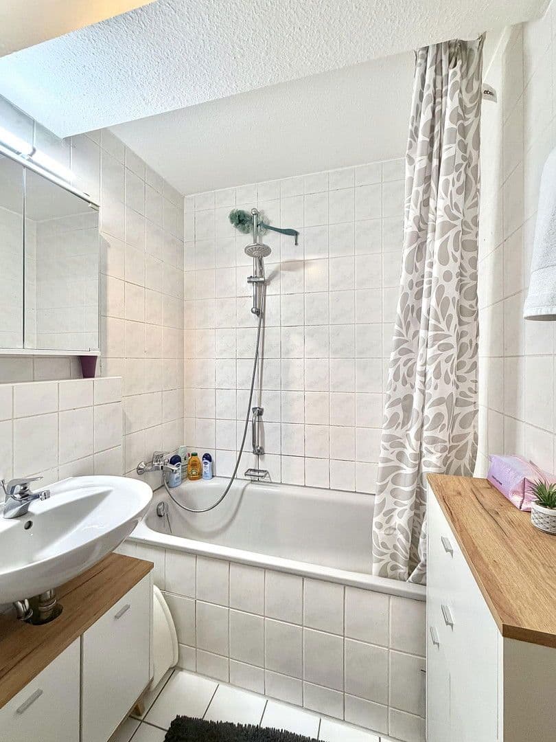 Prenájom bytu 3-izbový 82 m², Kriegsstraße 2, Pforzheim, Bádensko-Wurttembersko Prenájom bytu 3-izbový 82 m², Kriegsstraße 2, Pforzheim, Bádensko-Wurttembersko