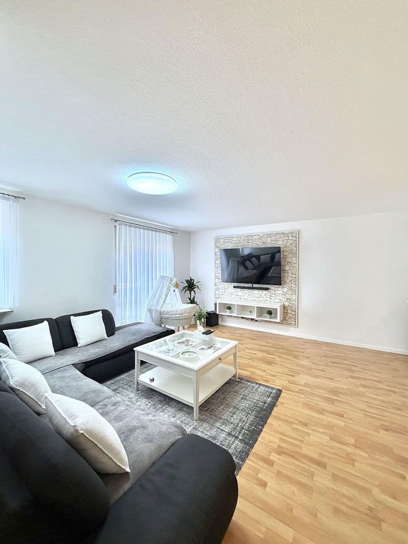 Prenájom bytu 3-izbový 82 m², Kriegsstraße 2, Pforzheim, Bádensko-Wurttembersko Prenájom bytu 3-izbový 82 m², Kriegsstraße 2, Pforzheim, Bádensko-Wurttembersko