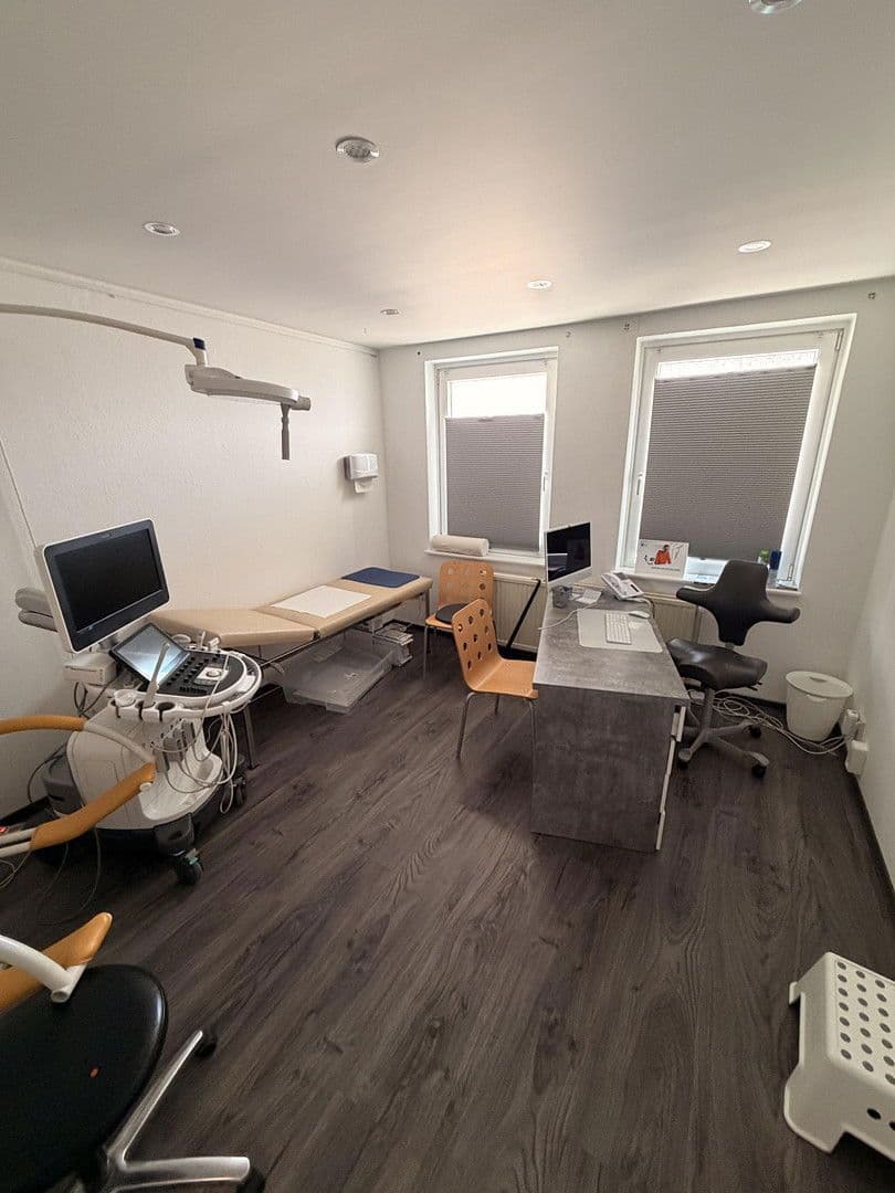 Prenájom kancelárie 170 m², Bismarckstraße 4, Pinneberg, Šlezvicko-Holštajnsko Prenájom kancelárie 170 m², Bismarckstraße 4, Pinneberg, Šlezvicko-Holštajnsko