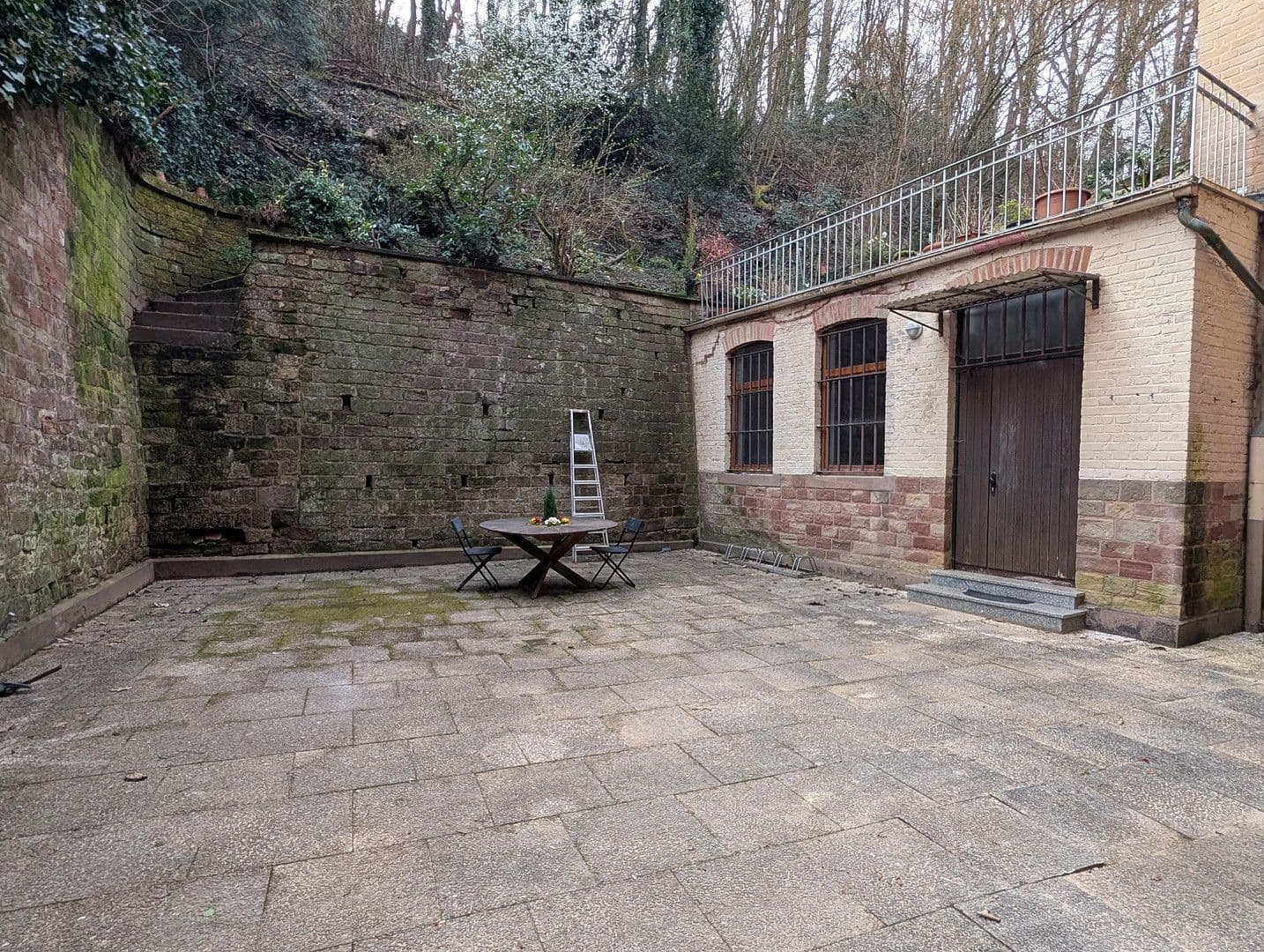 Prenájom bytu 3-izbový 70 m², Talstraße 64, Saarbrücken, Sársko Prenájom bytu 3-izbový 70 m², Talstraße 64, Saarbrücken, Sársko