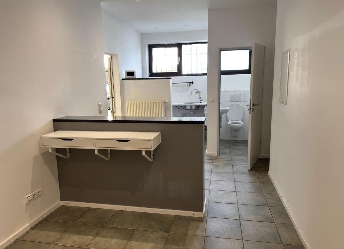 Prenájom nebytového priestoru 170 m², Wiesenstrasse 2, Karlsruhe Grünwettersbach, Bádensko-Wurttembersko Prenájom nebytového priestoru 170 m², Wiesenstrasse 2, Karlsruhe Grünwettersbach, Bádensko-Wurttembersko