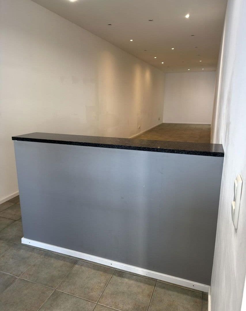 Prenájom nebytového priestoru 170 m², Wiesenstrasse 2, Karlsruhe Grünwettersbach, Bádensko-Wurttembersko Prenájom nebytového priestoru 170 m², Wiesenstrasse 2, Karlsruhe Grünwettersbach, Bádensko-Wurttembersko