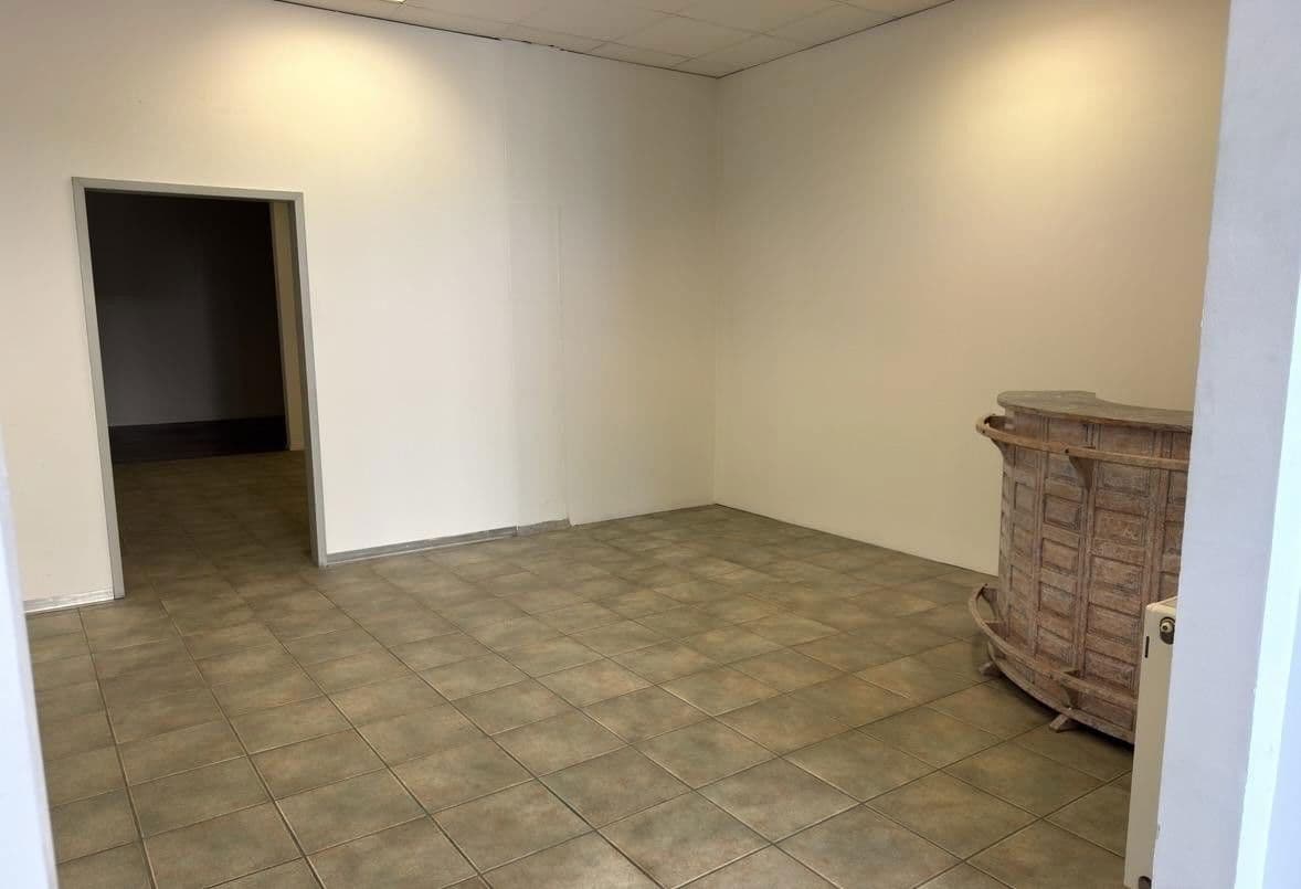 Prenájom nebytového priestoru 170 m², Wiesenstrasse 2, Karlsruhe Grünwettersbach, Bádensko-Wurttembersko Prenájom nebytového priestoru 170 m², Wiesenstrasse 2, Karlsruhe Grünwettersbach, Bádensko-Wurttembersko