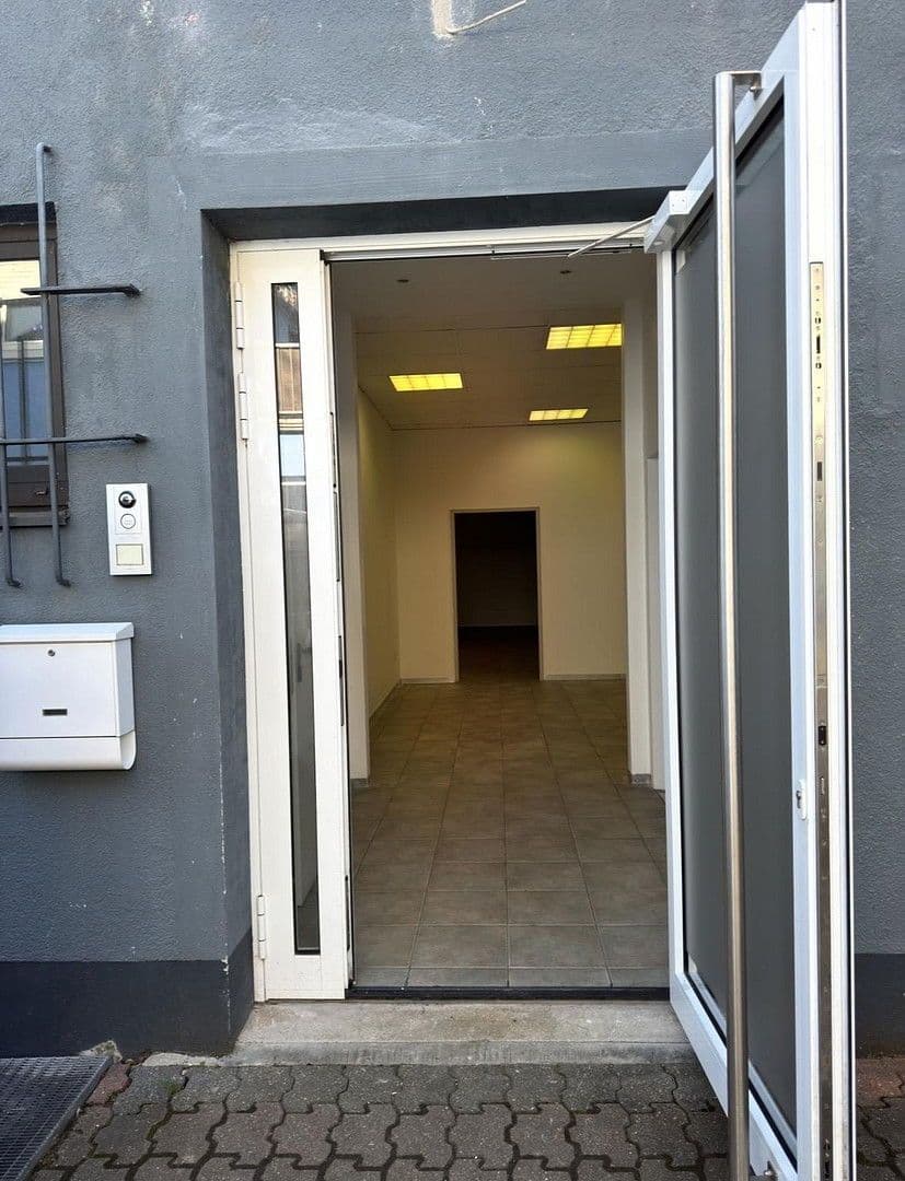 Prenájom nebytového priestoru 170 m², Wiesenstrasse 2, Karlsruhe Grünwettersbach, Bádensko-Wurttembersko Prenájom nebytového priestoru 170 m², Wiesenstrasse 2, Karlsruhe Grünwettersbach, Bádensko-Wurttembersko