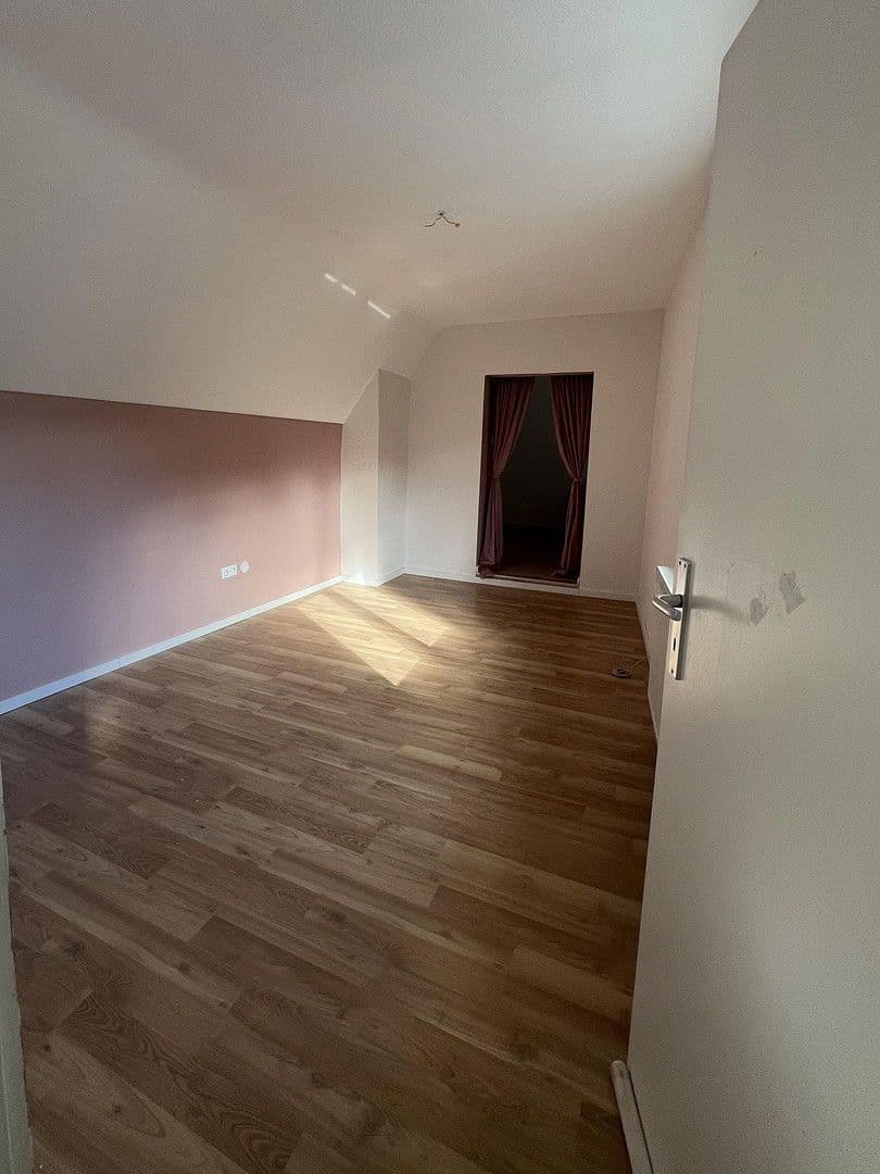 Predaj domu 250 m², pozemek 314 m², Mutterstadt, Porýnie-Falcko Predaj domu 250 m², pozemek 314 m², Mutterstadt, Porýnie-Falcko