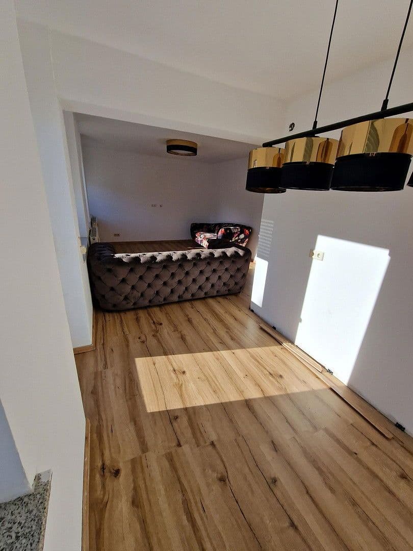 Prenájom bytu 4-izbový 120 m², Bahnhofstraße 10, Tuttlingen, Bádensko-Wurttembersko Prenájom bytu 4-izbový 120 m², Bahnhofstraße 10, Tuttlingen, Bádensko-Wurttembersko