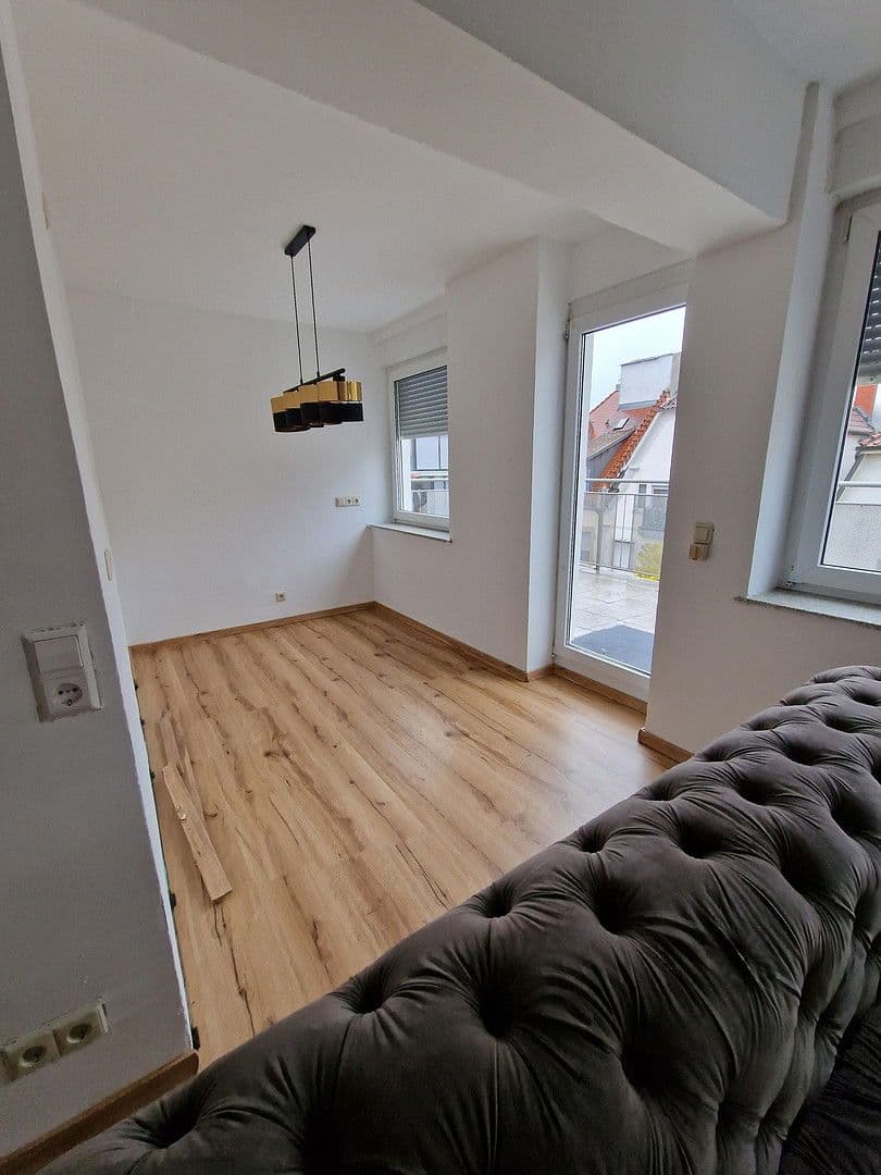 Prenájom bytu 4-izbový 120 m², Bahnhofstraße 10, Tuttlingen, Bádensko-Wurttembersko Prenájom bytu 4-izbový 120 m², Bahnhofstraße 10, Tuttlingen, Bádensko-Wurttembersko