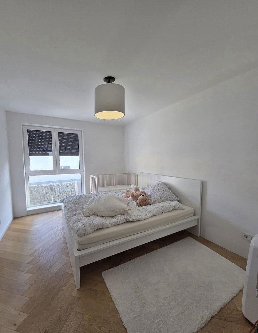 Predaj domu 185 m², pozemek 300 m², Rosenstr. 6a, Röthenbach an der Pegnitz, Bavorsko Predaj domu 185 m², pozemek 300 m², Rosenstr. 6a, Röthenbach an der Pegnitz, Bavorsko