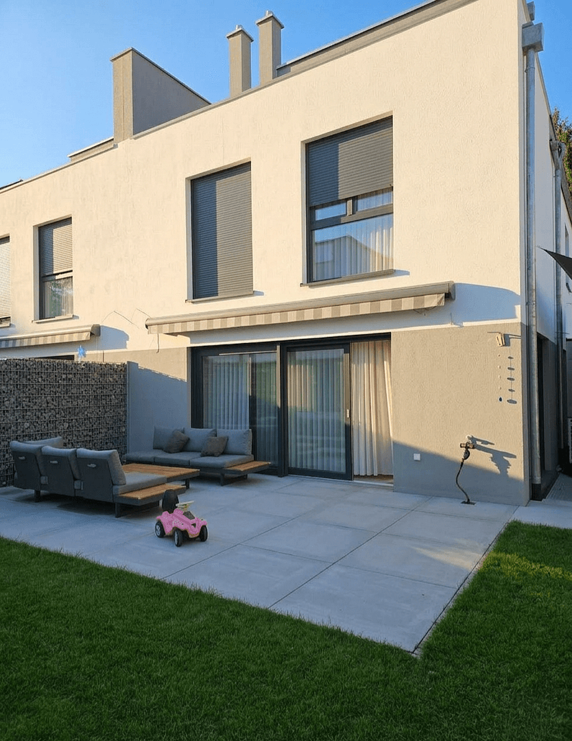 Predaj domu 185 m², pozemek 300 m², Rosenstr. 6a, Röthenbach an der Pegnitz, Bavorsko Predaj domu 185 m², pozemek 300 m², Rosenstr. 6a, Röthenbach an der Pegnitz, Bavorsko