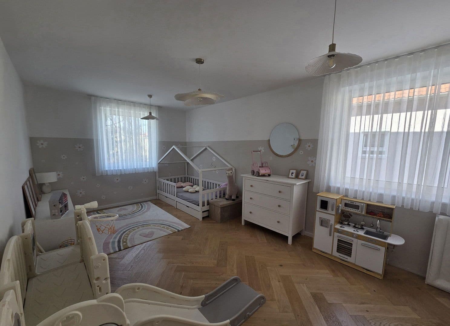 Predaj domu 185 m², pozemek 300 m², Rosenstr. 6a, Röthenbach an der Pegnitz, Bavorsko Predaj domu 185 m², pozemek 300 m², Rosenstr. 6a, Röthenbach an der Pegnitz, Bavorsko