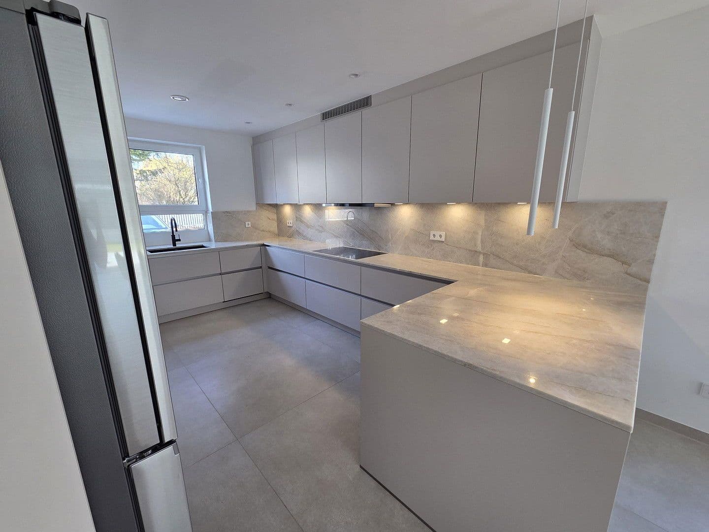 Predaj domu 185 m², pozemek 300 m², Rosenstr. 6a, Röthenbach an der Pegnitz, Bavorsko Predaj domu 185 m², pozemek 300 m², Rosenstr. 6a, Röthenbach an der Pegnitz, Bavorsko