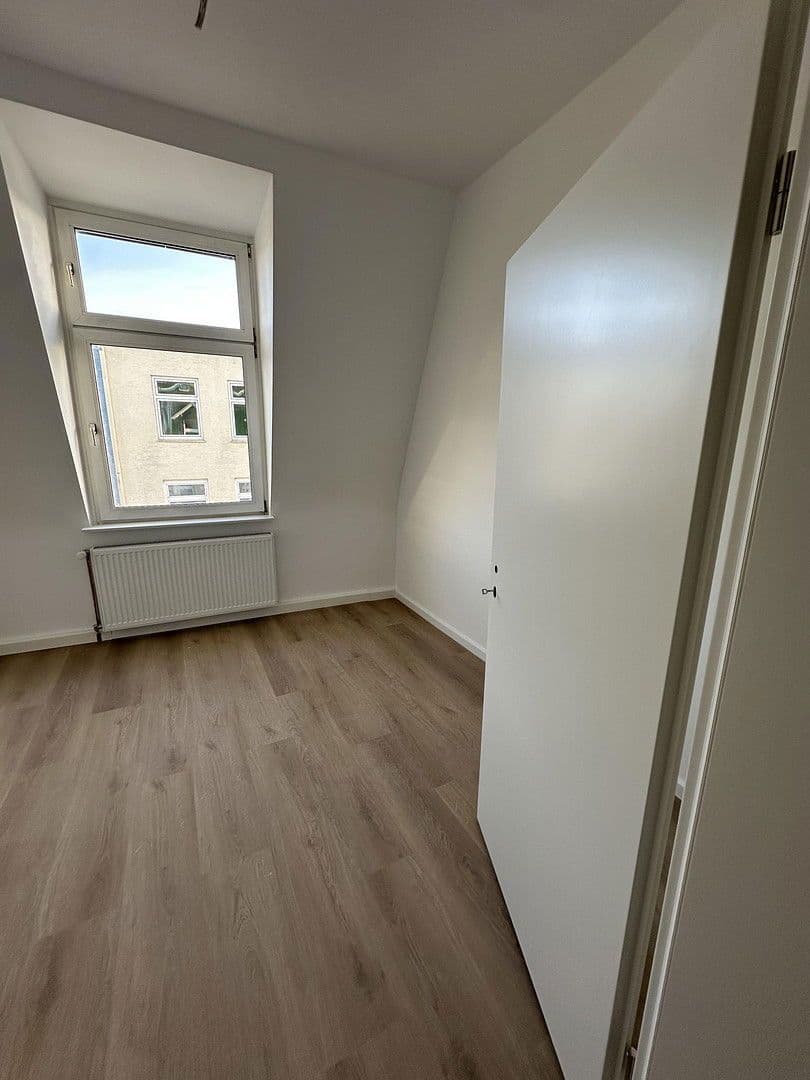 Prenájom bytu 5-izbový 127 m², Clausewitzstr. 31, Wuppertal, Severné Porýnie - Westfálsko Prenájom bytu 5-izbový 127 m², Clausewitzstr. 31, Wuppertal, Severné Porýnie - Westfálsko