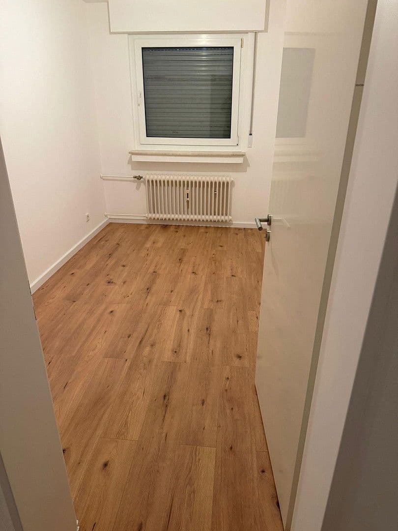 Prenájom bytu 4-izbový 84 m², Düsseldorf, Severné Porýnie - Westfálsko Prenájom bytu 4-izbový 84 m², Düsseldorf, Severné Porýnie - Westfálsko