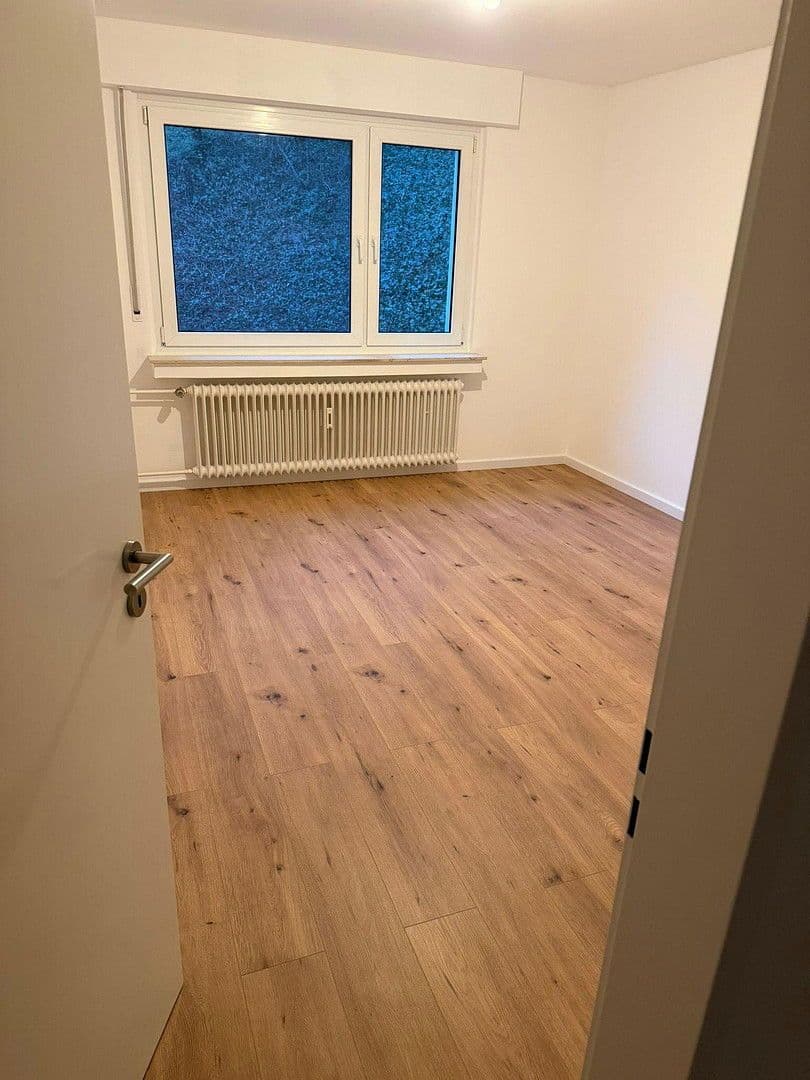 Prenájom bytu 4-izbový 84 m², Düsseldorf, Severné Porýnie - Westfálsko Prenájom bytu 4-izbový 84 m², Düsseldorf, Severné Porýnie - Westfálsko