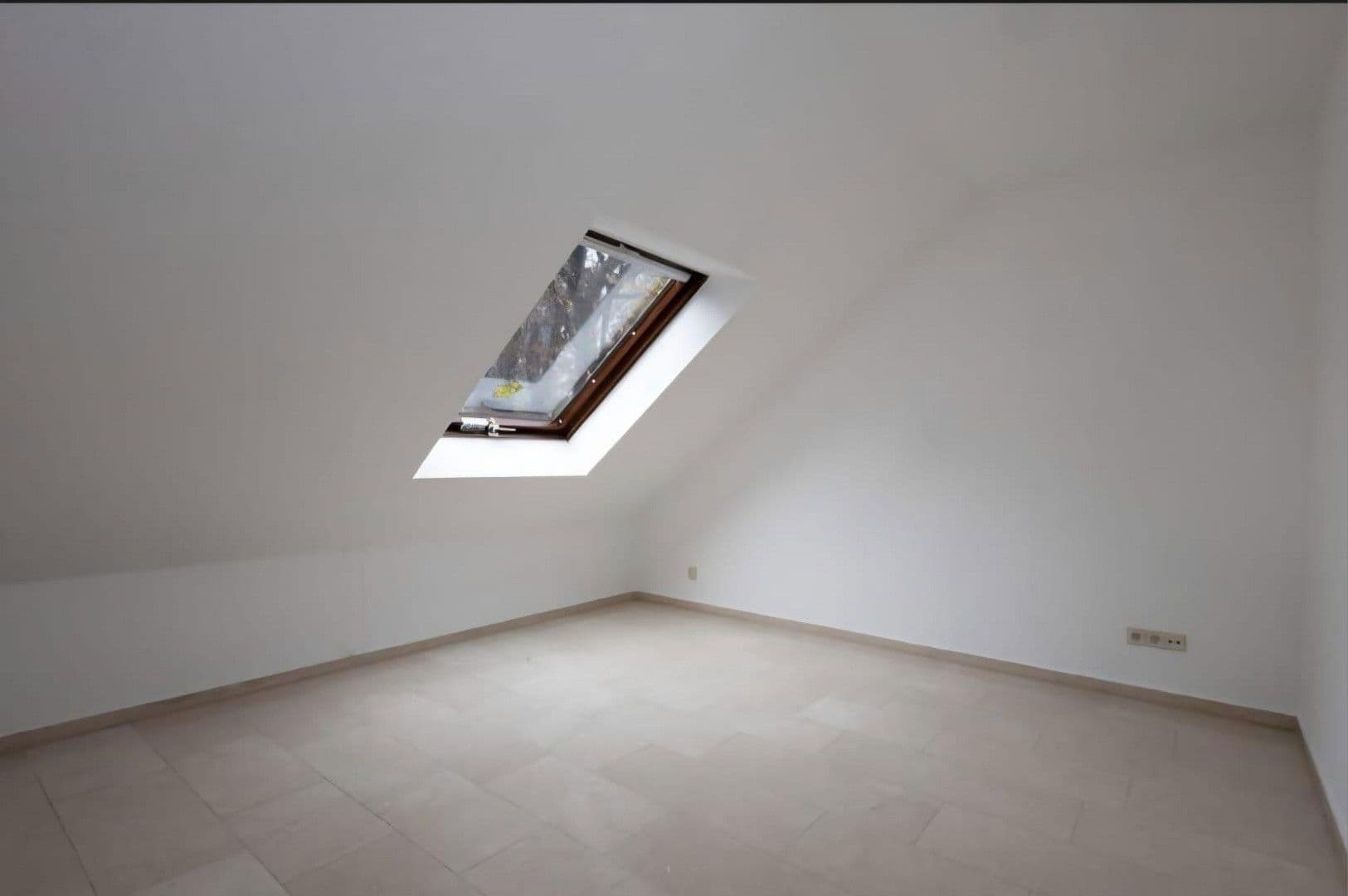 Prenájom bytu 4-izbový 135 m², Odenthal, Severné Porýnie - Westfálsko Prenájom bytu 4-izbový 135 m², Odenthal, Severné Porýnie - Westfálsko