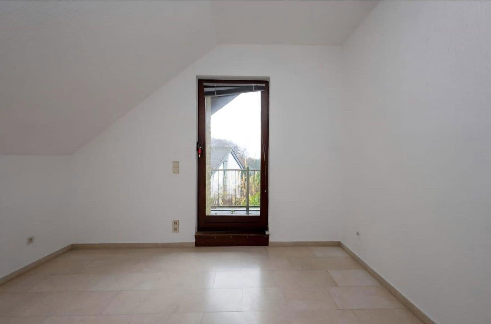 Prenájom bytu 4-izbový 135 m², Odenthal, Severné Porýnie - Westfálsko Prenájom bytu 4-izbový 135 m², Odenthal, Severné Porýnie - Westfálsko