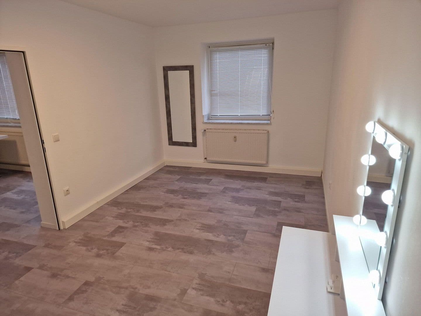 Prenájom bytu 2-izbový 63 m², Köln, Severné Porýnie - Westfálsko Prenájom bytu 2-izbový 63 m², Köln, Severné Porýnie - Westfálsko