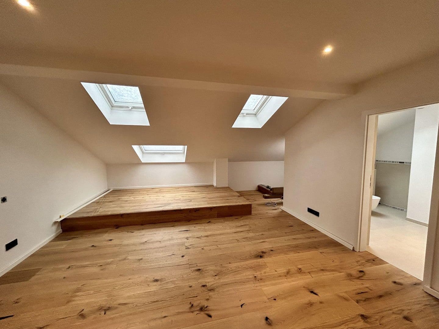 Prenájom bytu 4-izbový 160 m², Lärchenweg 21, Bad Endorf, Bavorsko Prenájom bytu 4-izbový 160 m², Lärchenweg 21, Bad Endorf, Bavorsko