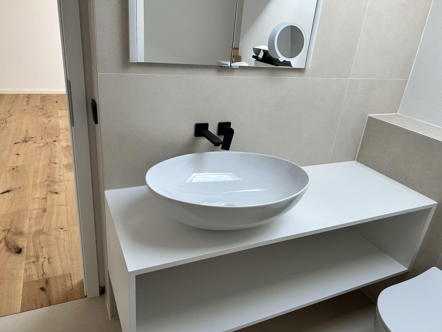 Prenájom bytu 4-izbový 160 m², Lärchenweg 21, Bad Endorf, Bavorsko Prenájom bytu 4-izbový 160 m², Lärchenweg 21, Bad Endorf, Bavorsko