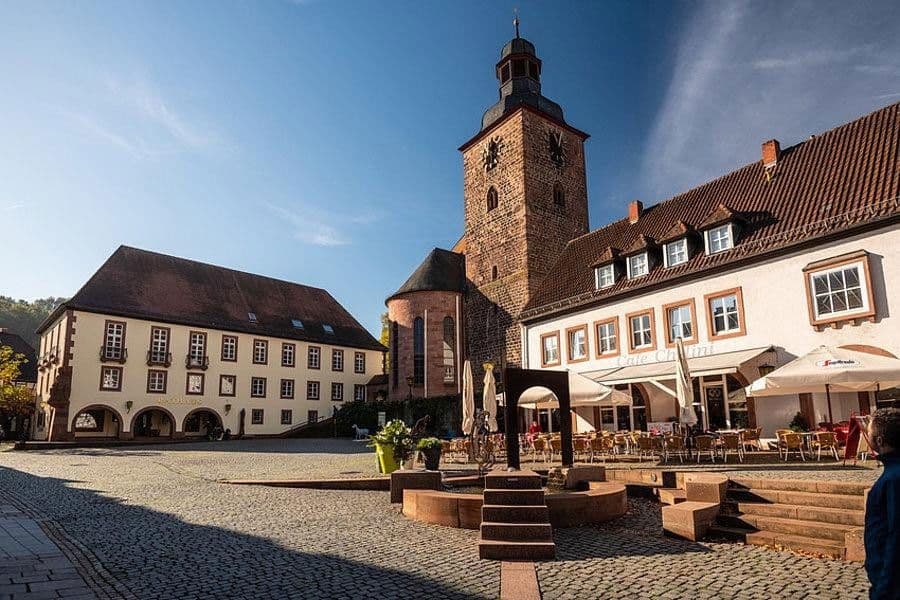 Prenájom bytu 6-izbový 154 m², Prof.-Nägle-Platz 2, Annweiler am Trifels, Porýnie-Falcko Prenájom bytu 6-izbový 154 m², Prof.-Nägle-Platz 2, Annweiler am Trifels, Porýnie-Falcko