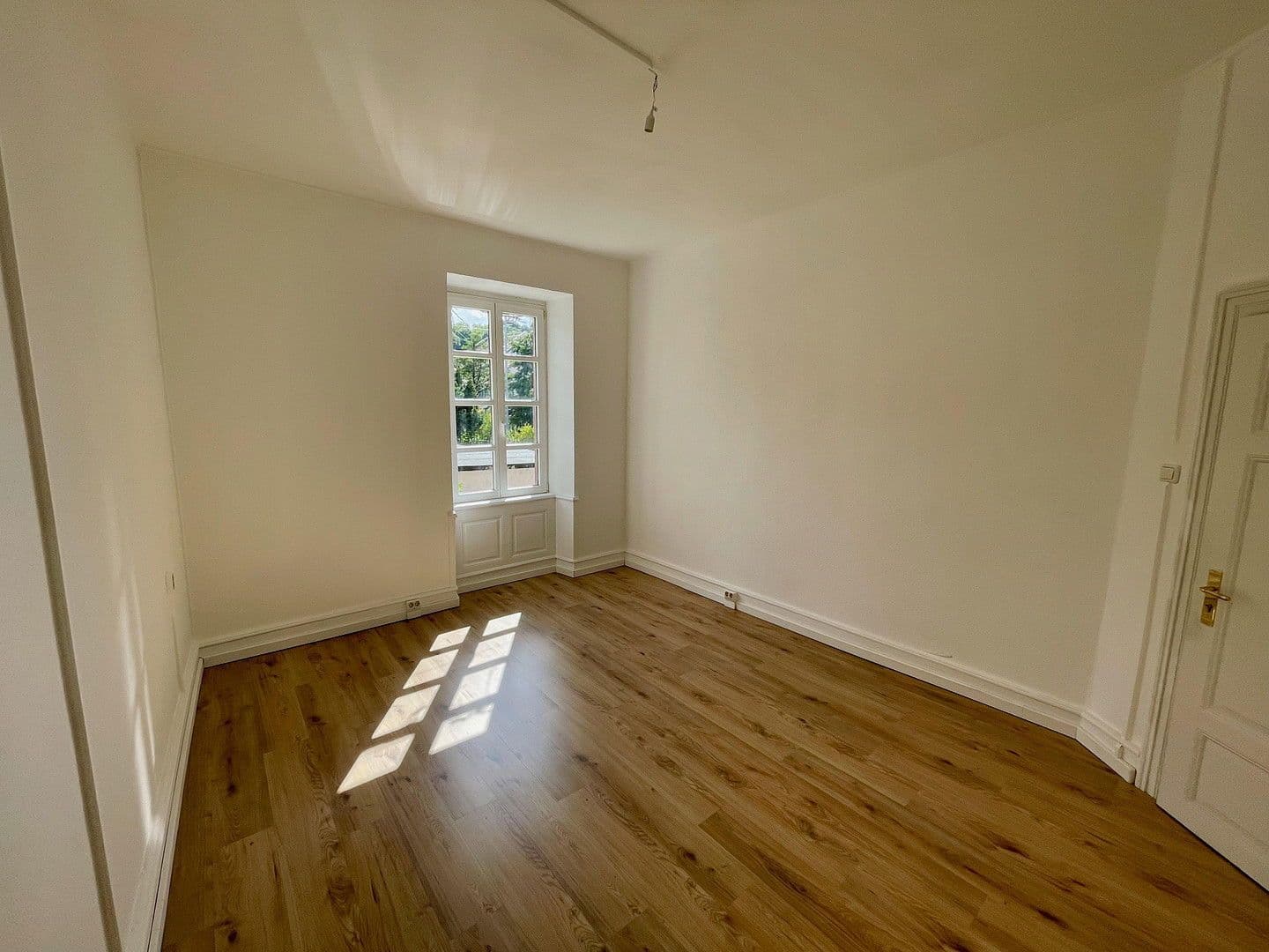 Prenájom bytu 6-izbový 154 m², Prof.-Nägle-Platz 2, Annweiler am Trifels, Porýnie-Falcko Prenájom bytu 6-izbový 154 m², Prof.-Nägle-Platz 2, Annweiler am Trifels, Porýnie-Falcko